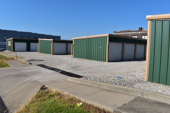 408 E Bond St, Monett, MO 65708